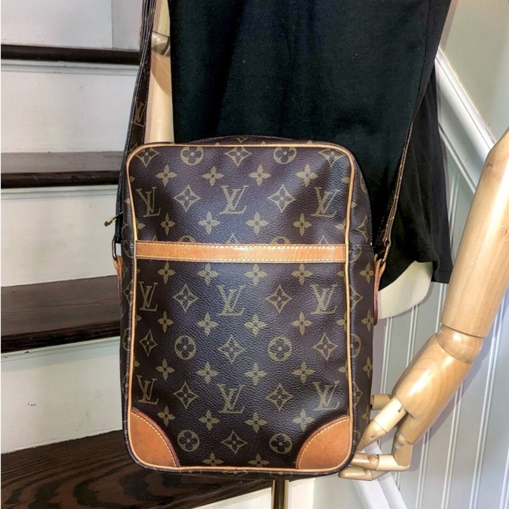 LOUIS VUITTON DANUBE MM Monogram Tote Crossbody Shoulder Strap Authentic SL873